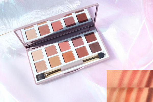 肿眼皮怎么涂眼影好看 避开这些雷区选对颜色就OK