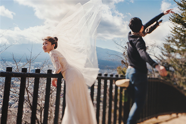 男上司喜欢你的表现有哪些 怎么判断男上司是不是真的喜欢你