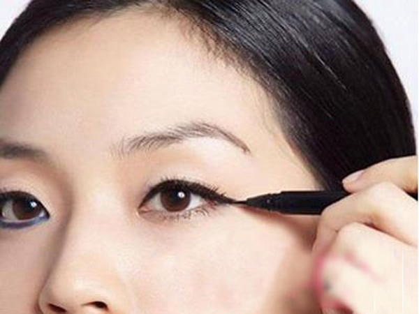 单眼皮怎么画眼线 单眼皮画眼妆的技巧是什么(2)