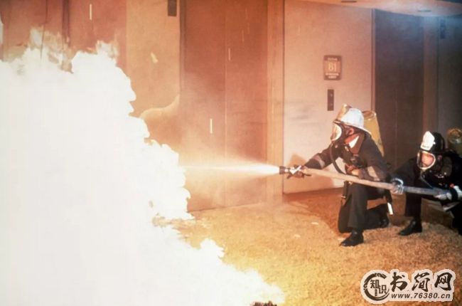 《火烧摩天楼》