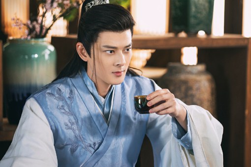 枕上书苏陌叶喜欢凤九还是阿兰若?阿兰若为何去战场?