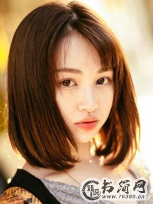 圆脸减龄短发发型女