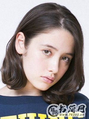 圆脸减龄短发发型女