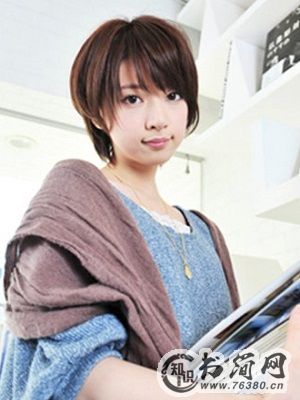 圆脸减龄短发发型女