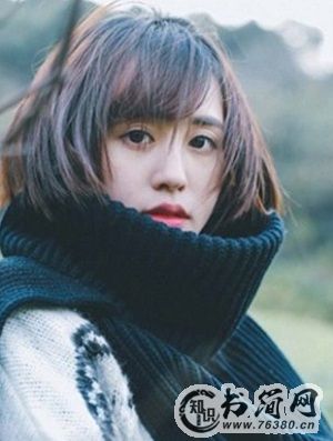 圆脸减龄短发发型女