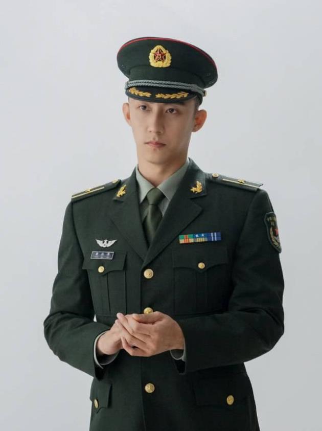 黄景瑜亲爱的戎装