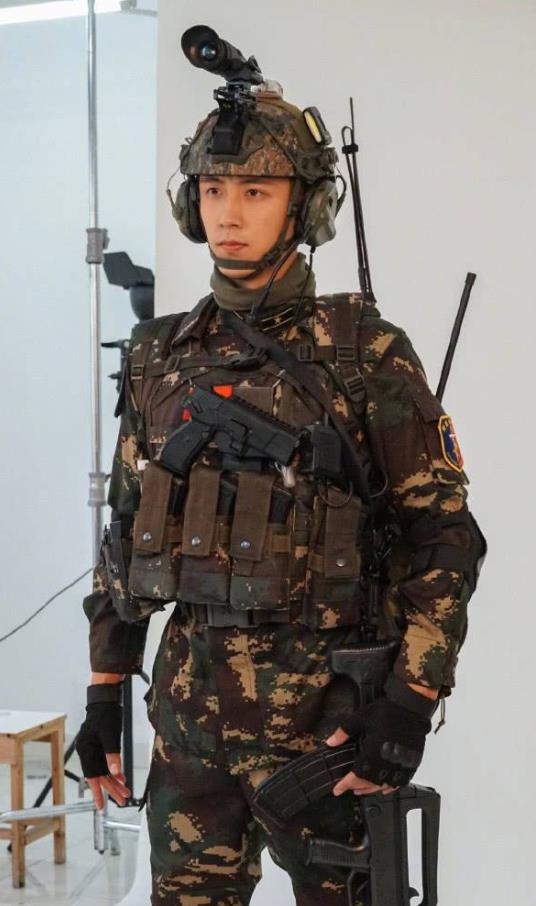 黄景瑜亲爱的戎装