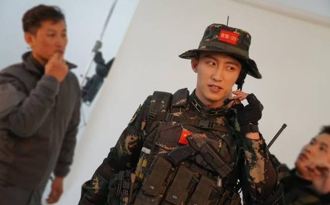 黄景瑜亲爱的戎装