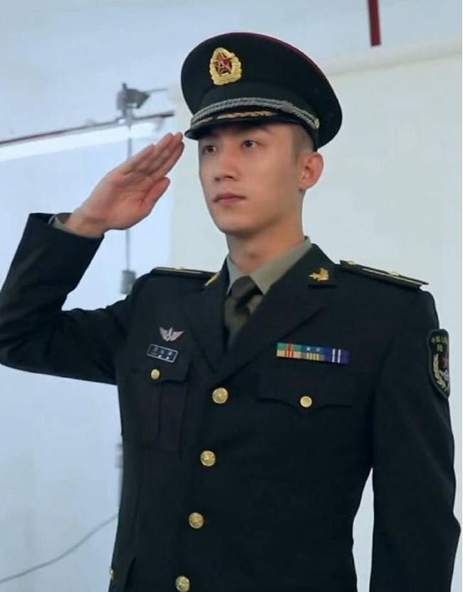 黄景瑜亲爱的戎装