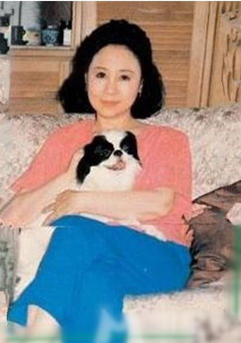 琼瑶年轻时很漂亮吗