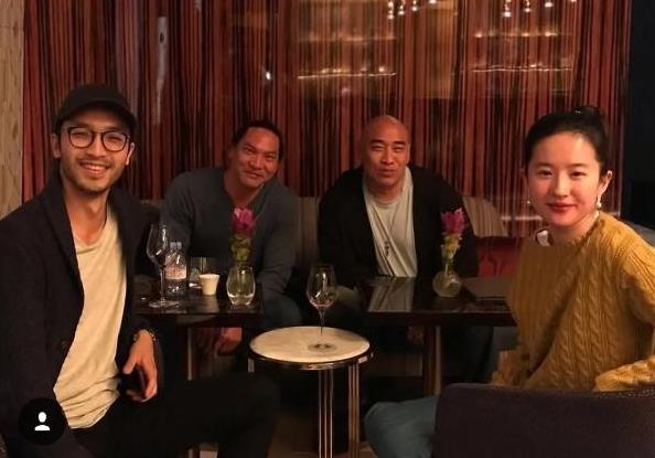 刘亦菲素颜参加聚会