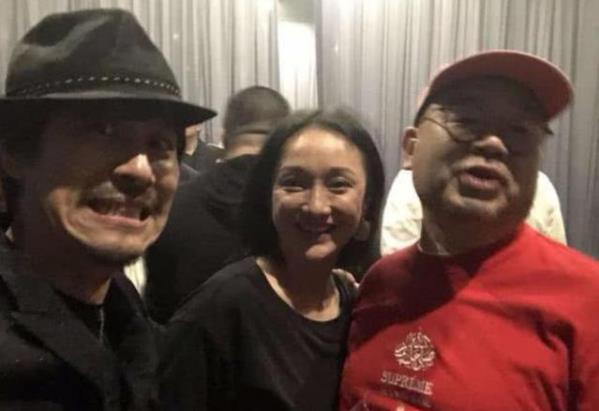 王菲一家聚会照