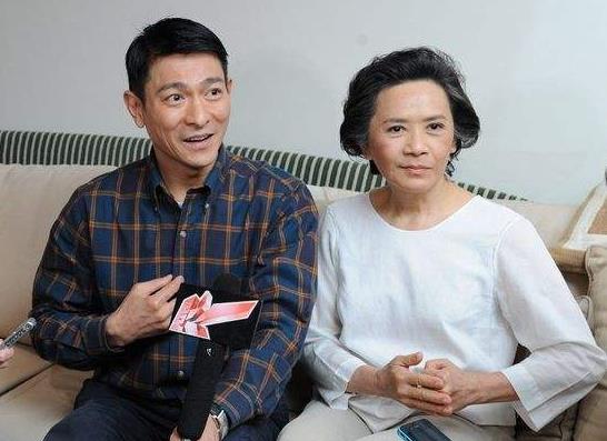 叶德娴刘德华什么关系，叶德娴为什么没人养