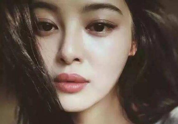 辛芷蕾嘴唇是怎么回事，辛芷蕾嘴唇是不是做的