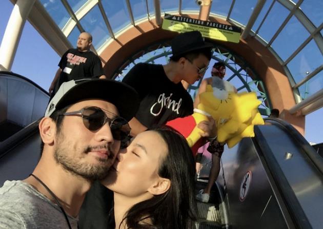 高以翔女友开心骑马