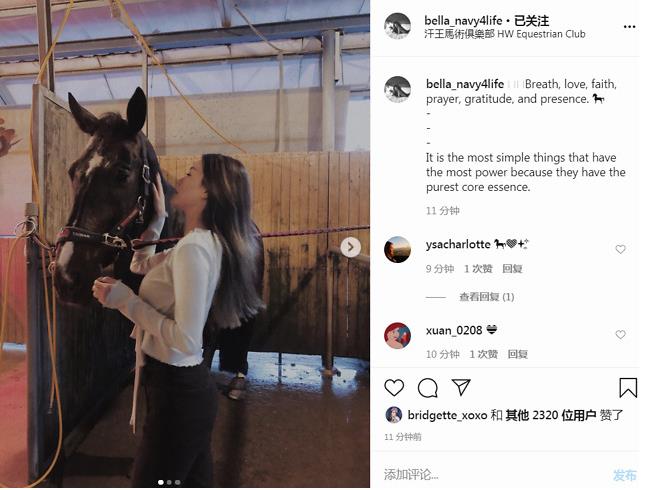 高以翔女友开心骑马