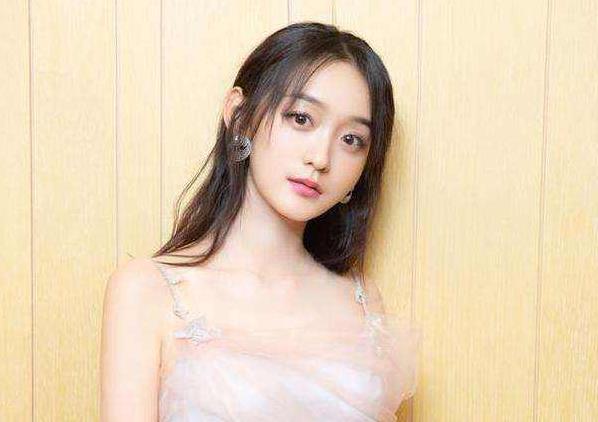 何泓姗家里好有钱，何泓姗个人资料简介及年龄