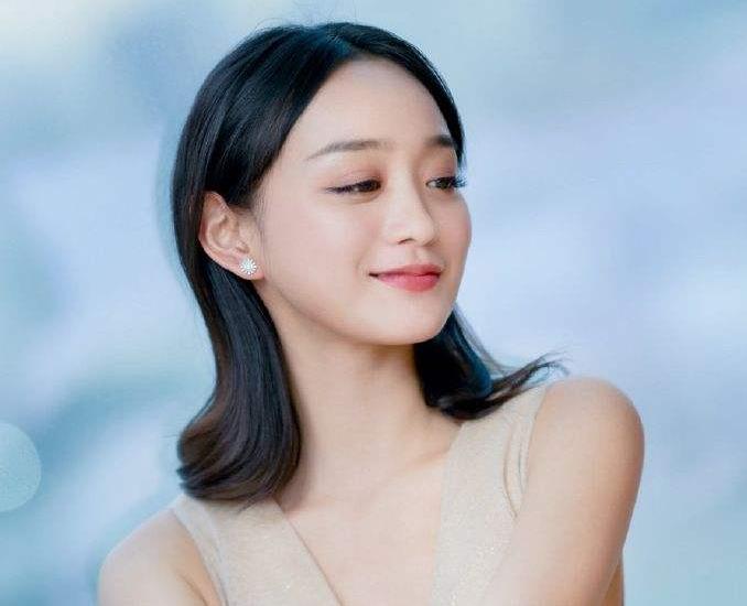 何泓姗家里好有钱，何泓姗个人资料简介及年龄