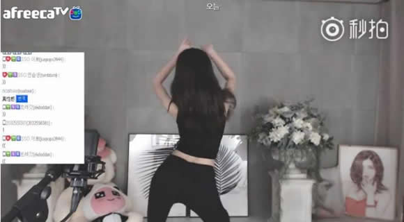 尹素婉跳掉衣服视频：尹素婉简介与直播平台