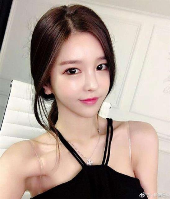 尹素婉跳掉衣服视频：尹素婉简介与直播平台