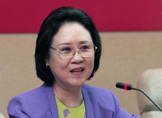 琼瑶个人资料简介：为什么说琼瑶三观不正