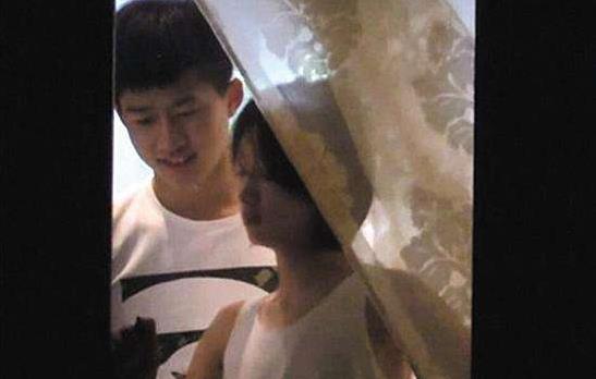 周冬雨田明鑫不拉窗帘