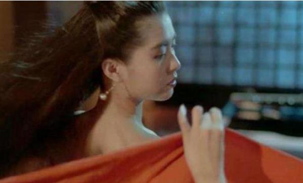 邱淑贞咬牌的壁纸