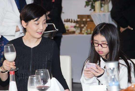 冯思羽是徐帆亲生的吗？冯思羽腭裂图片