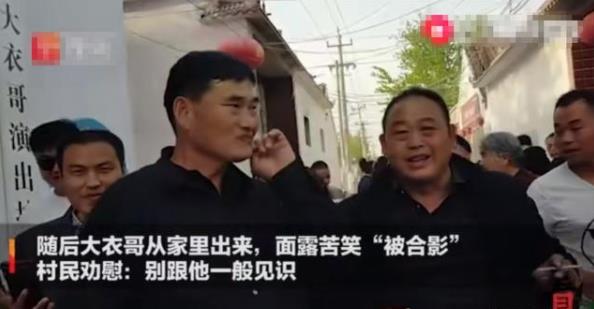 大衣哥朱之文家门被踹开