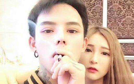 何婧婧家庭背景