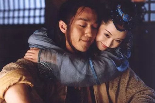 东方不败为什么一直善待任盈盈 他不怕任盈盈复仇吗