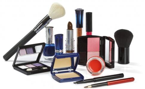 你知道怎么画烟熏妆吗 教你简单画法 怎么画烟熏妆吗 烟熏妆的画法 画烟熏妆的步骤