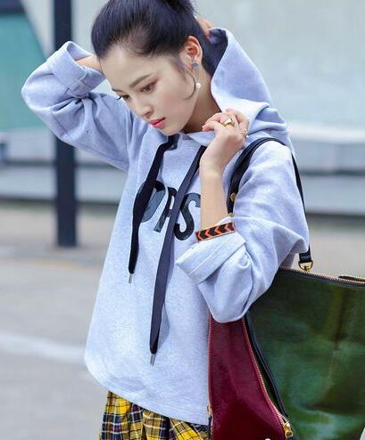 辛芷蕾个人简介与家庭背景及主要作品（图）