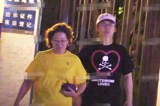 胡中惠郭麒麟有联系吗？郭德纲前任妻子胡中惠照片资料