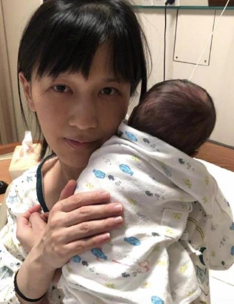 papi酱因孩子随父姓被网友嘲笑 papi酱因孩子随父姓被网友嘲笑