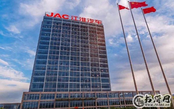跟奔驰车标很像的车标是什么车