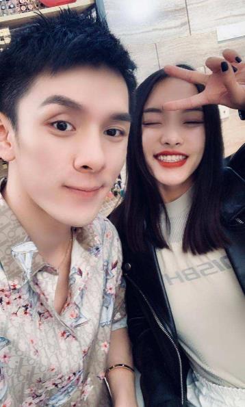 刘柏辛和李佳琦的关系：刘柏辛个人资料家里很有钱吗