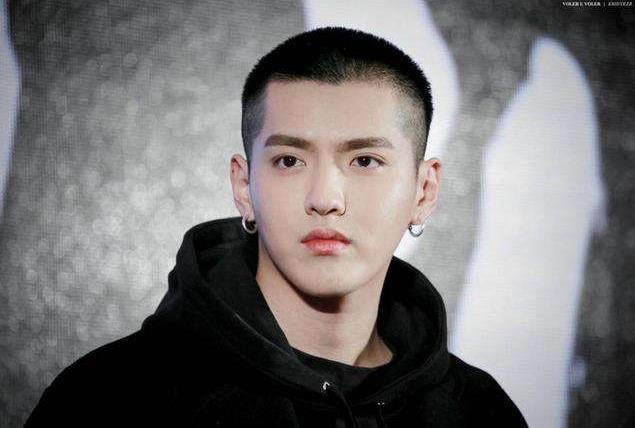 是谁在捧吴亦凡？吴亦凡的资源为什么这么好