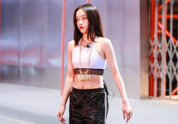 刘柏辛和李佳琦的关系：刘柏辛个人资料家里很有钱吗