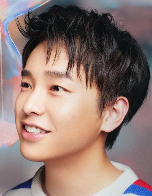 彭昱畅什么身世家庭背景如何？是谁在捧彭昱畅？