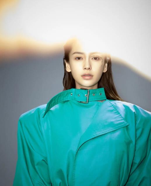 Angelababy两米长辫