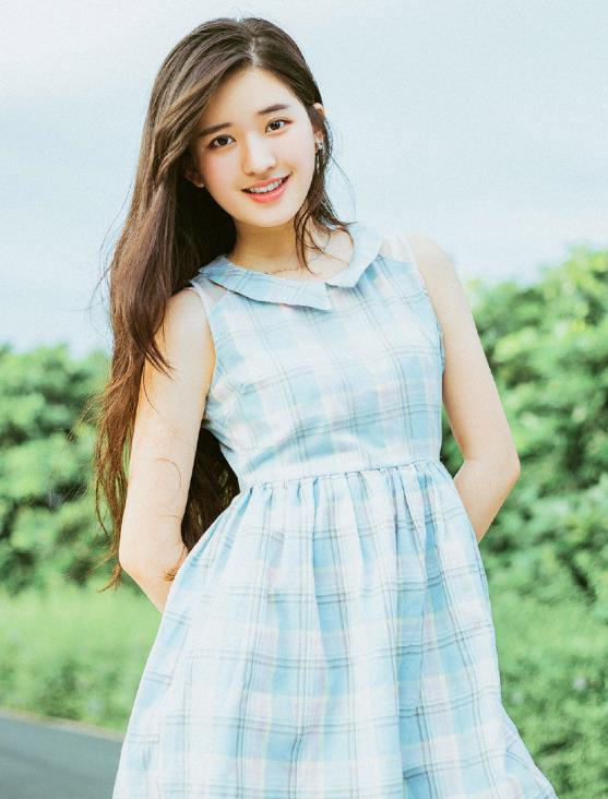 赵露思初中照片：据说赵露思初中好多人追她