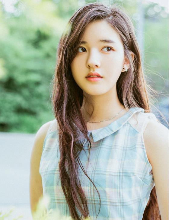 赵露思初中照片：据说赵露思初中好多人追她