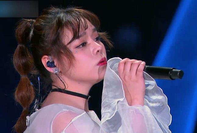 黄霄云为什么被全网黑：黄霄云不尊重毛不易说了什么