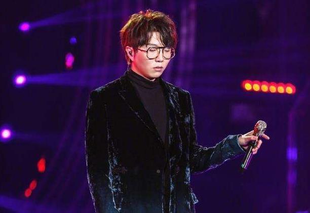 黄霄云为什么被全网黑：黄霄云不尊重毛不易说了什么