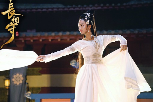 长相守谢梅香是怎么死的?谢梅香喜欢明风扬还是原青江?