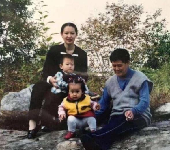 赵本山妻子罕见出镜