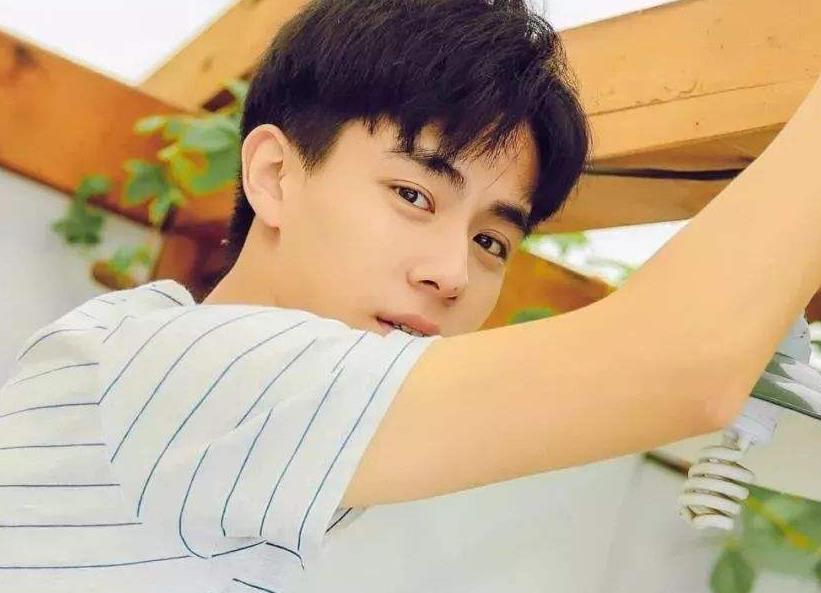 胡一天女友都有谁？胡一天和沈月谈没谈过恋爱