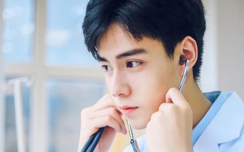 胡一天女友都有谁？胡一天和沈月谈没谈过恋爱