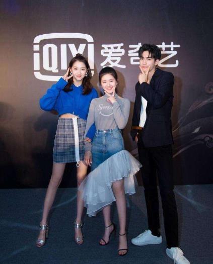 赵露思多高：揭秘赵露思真实身高有160吗